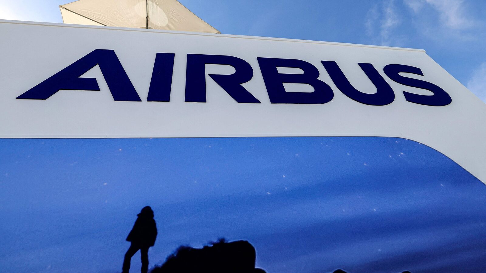 Airbus Declines to Absorb Tariff Costs for US Airline Imports, Stock Dips 5% Year-to-Date
