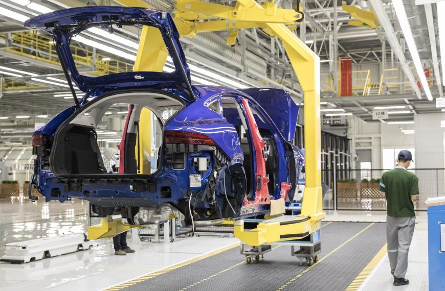 April Auto Sales Surge: SUVs Soar While Small Cars Struggle to Keep Up