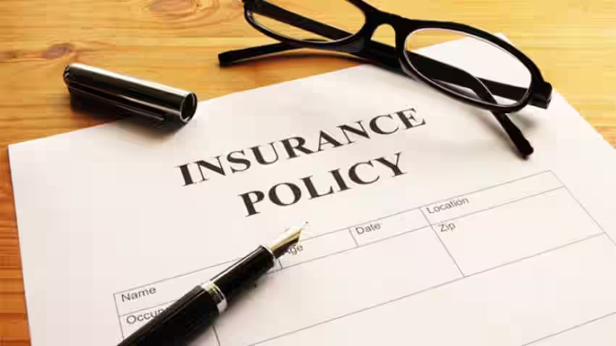 April Insurance Slowdown: Axis Max Life Surges Ahead of LIC, SBI Life, and ICICI Prudential