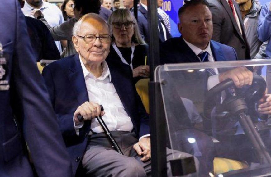 Berkshire Hathaway AGM Highlights: Warren Buffett Warns of Unsustainable US Budget Deficit