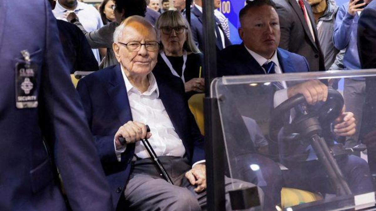 Berkshire Hathaway AGM Highlights: Warren Buffett Warns of Unsustainable US Budget Deficit