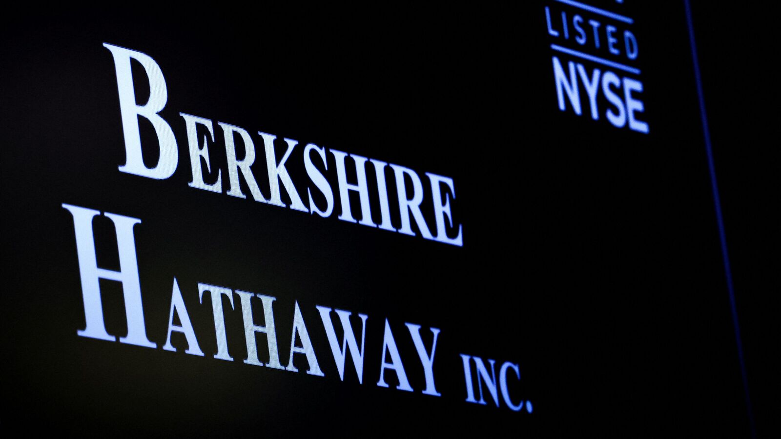 Berkshire Hathaway's Bold Move: Committing to Japanese Stocks for the Long Haul with 9.8% Stake in Mitsubishi and Four Others!