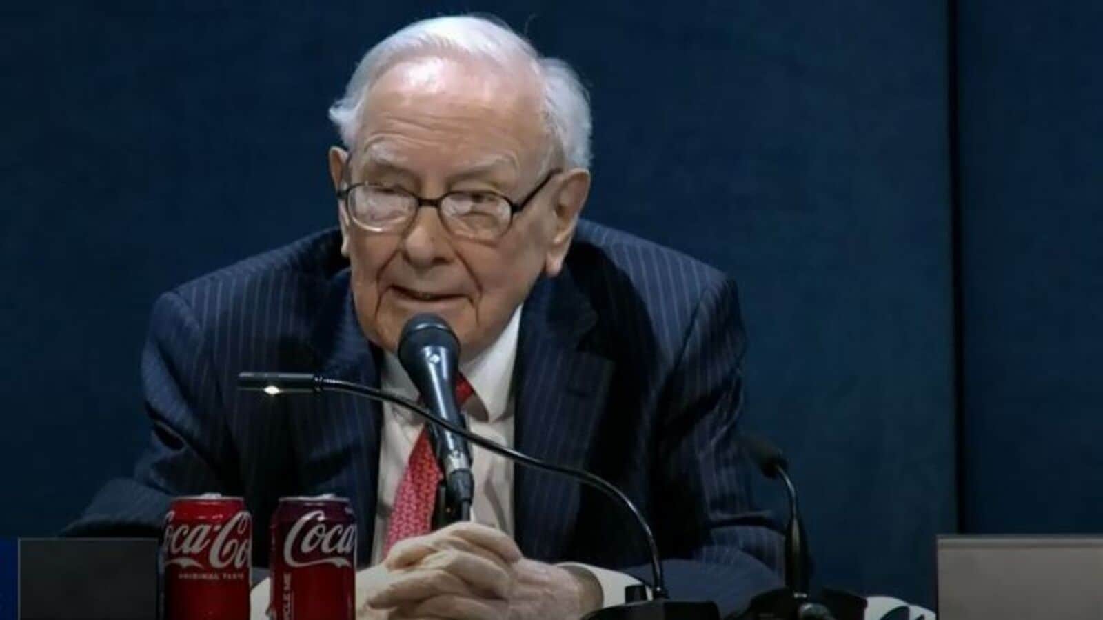 Berkshire Hathaway's Cash Reserves Soar to Record $347.7 Billion in Q1 2025 Amid Tariff Turmoil: Insights from Warren Buffett