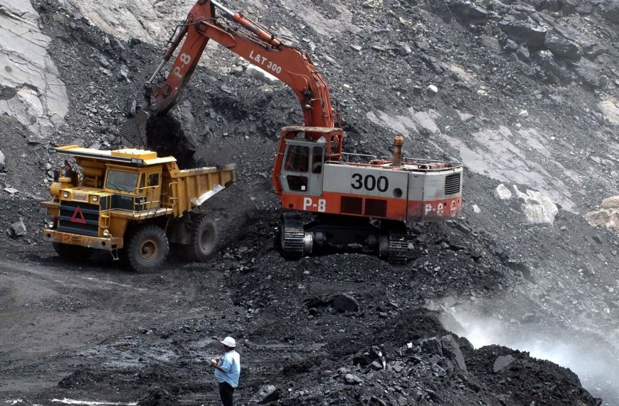 Coal India Shares Surge 2% Post-Q4 2025 Results: Buy, Sell, or Hold? Expert Insights Inside!