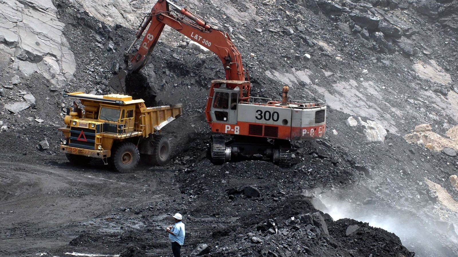 Coal India Shares Surge 2% Post-Q4 2025 Results: Buy, Sell, or Hold? Expert Insights Inside!