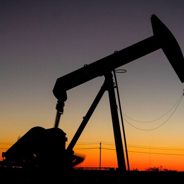 Crude Oil Sees First Weekly Surge Since April Amid US-China Trade Talks: Brent at $63, WTI Rises 4% in Just Five Days!