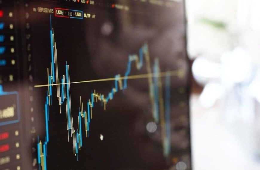 Cummins India Stock Plummets 7% as Parent Company Withdraws Full-Year Guidance: What Investors Need to Know
