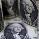 Dollar Set for Third Weekly Victory as Tariff Tensions Dwindle