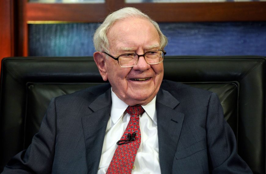 Don't Miss the 2025 Berkshire Hathaway Shareholder Meeting: Date, Time, and How to Watch Warren Buffett Live!