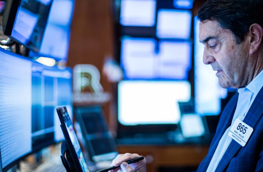 European Markets Poised for Lower Open as Investors Anticipate Key Corporate Earnings Reports