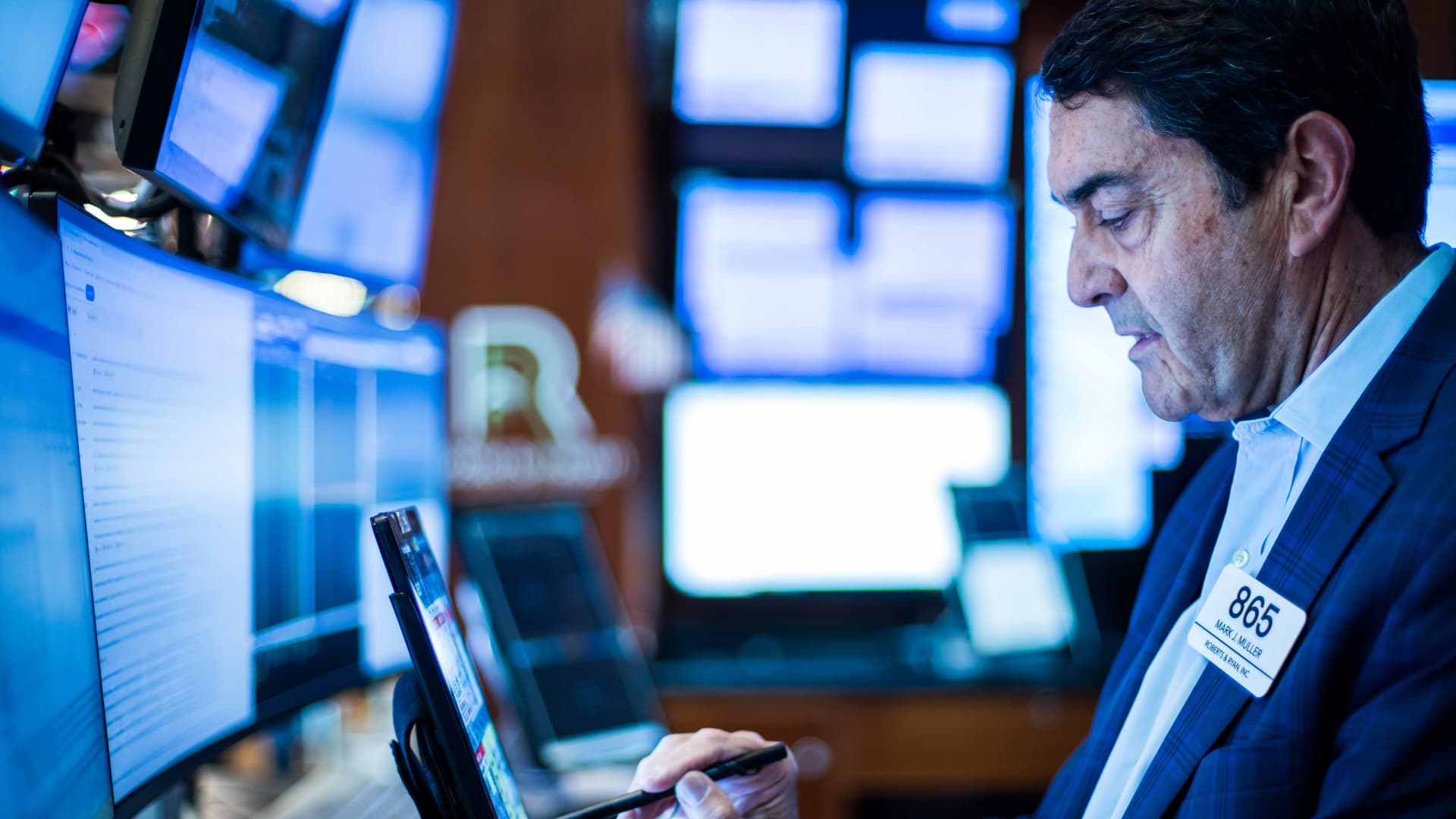 European Markets Poised for Lower Open as Investors Anticipate Key Corporate Earnings Reports