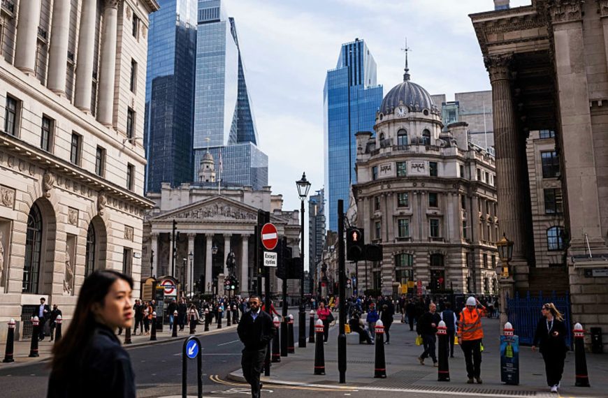 European Stocks Poised for Gains as Traders Anticipate Earnings Reports and Central Bank Decisions