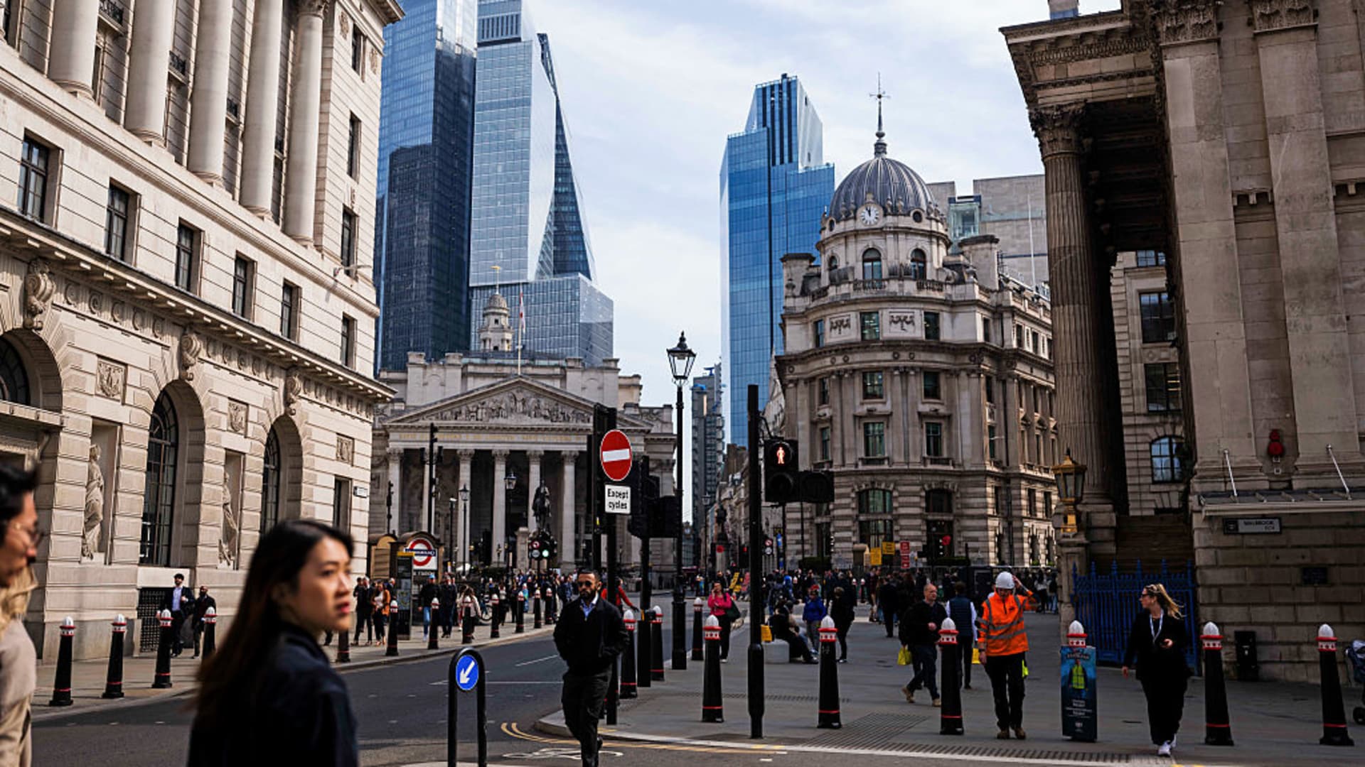 European Stocks Poised for Gains as Traders Anticipate Earnings Reports and Central Bank Decisions