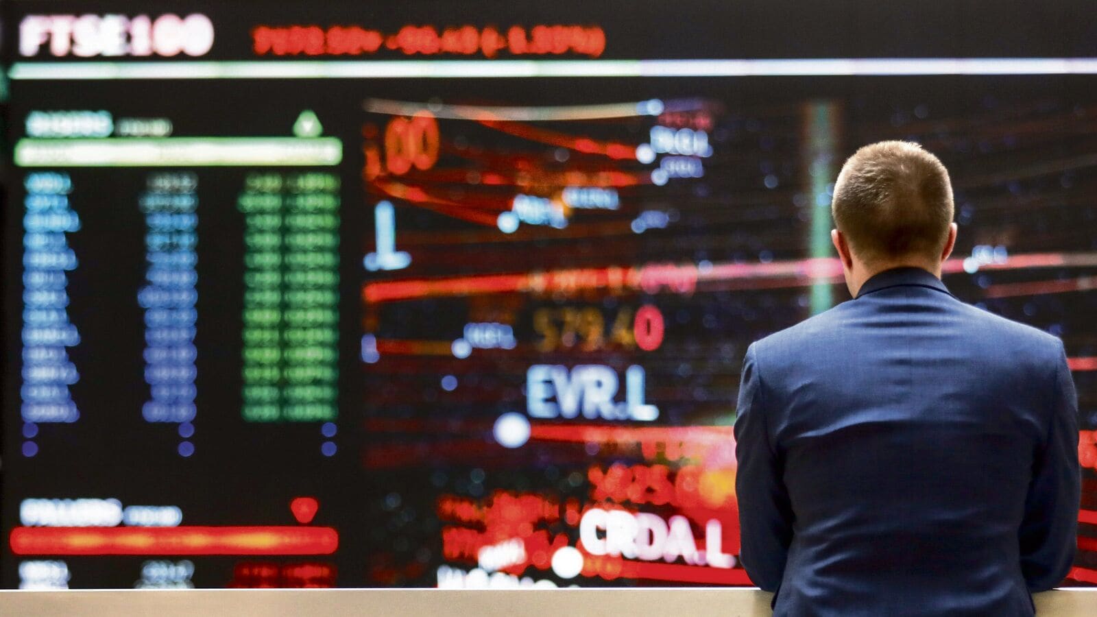 FTSE 100's Winning Streak Halted: Grim Earnings Hit Lloyds with 3% Drop