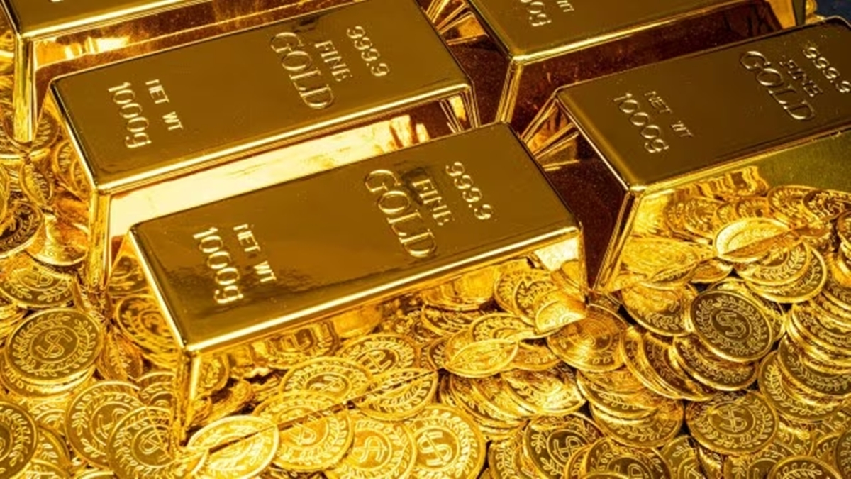 Gold Plummets 7% from Record High of $3,500: What This Means for Investors