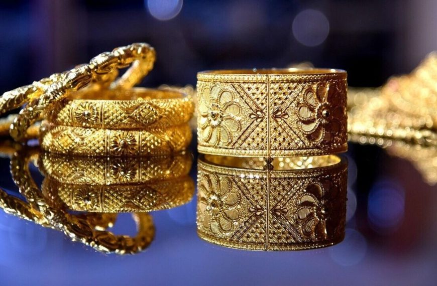 Gold Price Update: Yellow Metal Dips ₹7k from Record High as Spot Gold Reaches Two-Week Low Amid Profit Booking