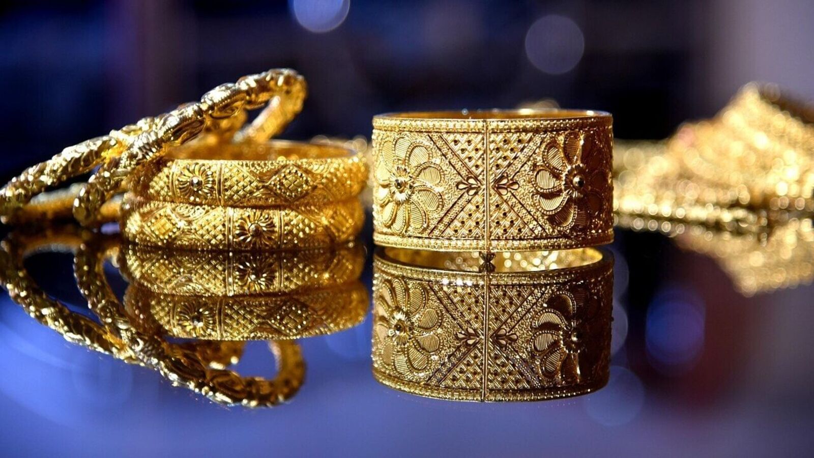 Gold Price Update: Yellow Metal Dips ₹7k from Record High as Spot Gold Reaches Two-Week Low Amid Profit Booking