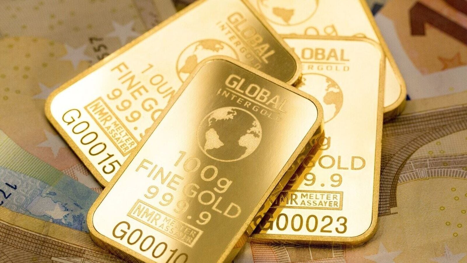 Gold Prices Dip Amid Trade Deal Optimism and Stable Dollar: Essential Insights for Investors