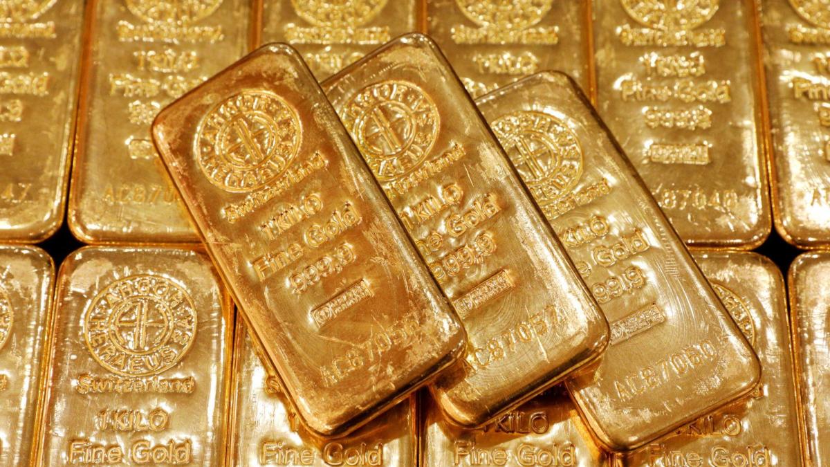 Gold Prices Soar 2% as Trump Stokes Tariff Tensions Before Federal Reserve Meeting