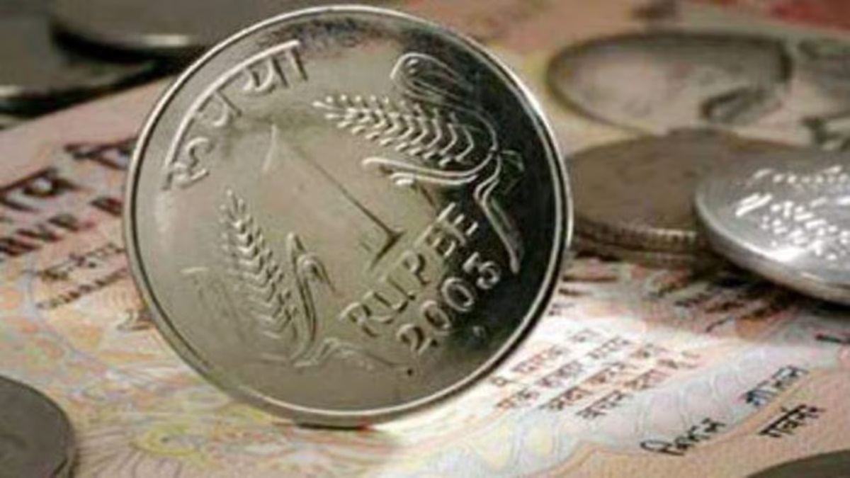 India-Pakistan Tensions Trigger Rupee's Biggest Decline in Over Two Years