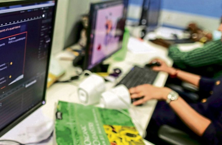 India's Services Sector Soars: April Sees Accelerated Growth