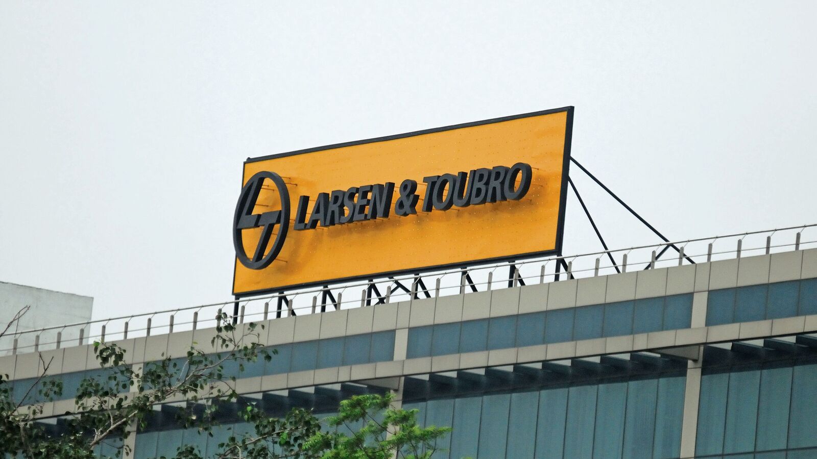 L&T Stock Soars 4% Post Q4 2025 Results: Buy or Sell Now?