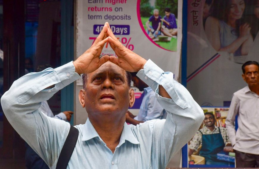 Market Meltdown: Sensex and Nifty Dip as Investors Suffer ₹6 Lakh Crore Loss—Top 10 Insights from Today’s Indian Stock Market