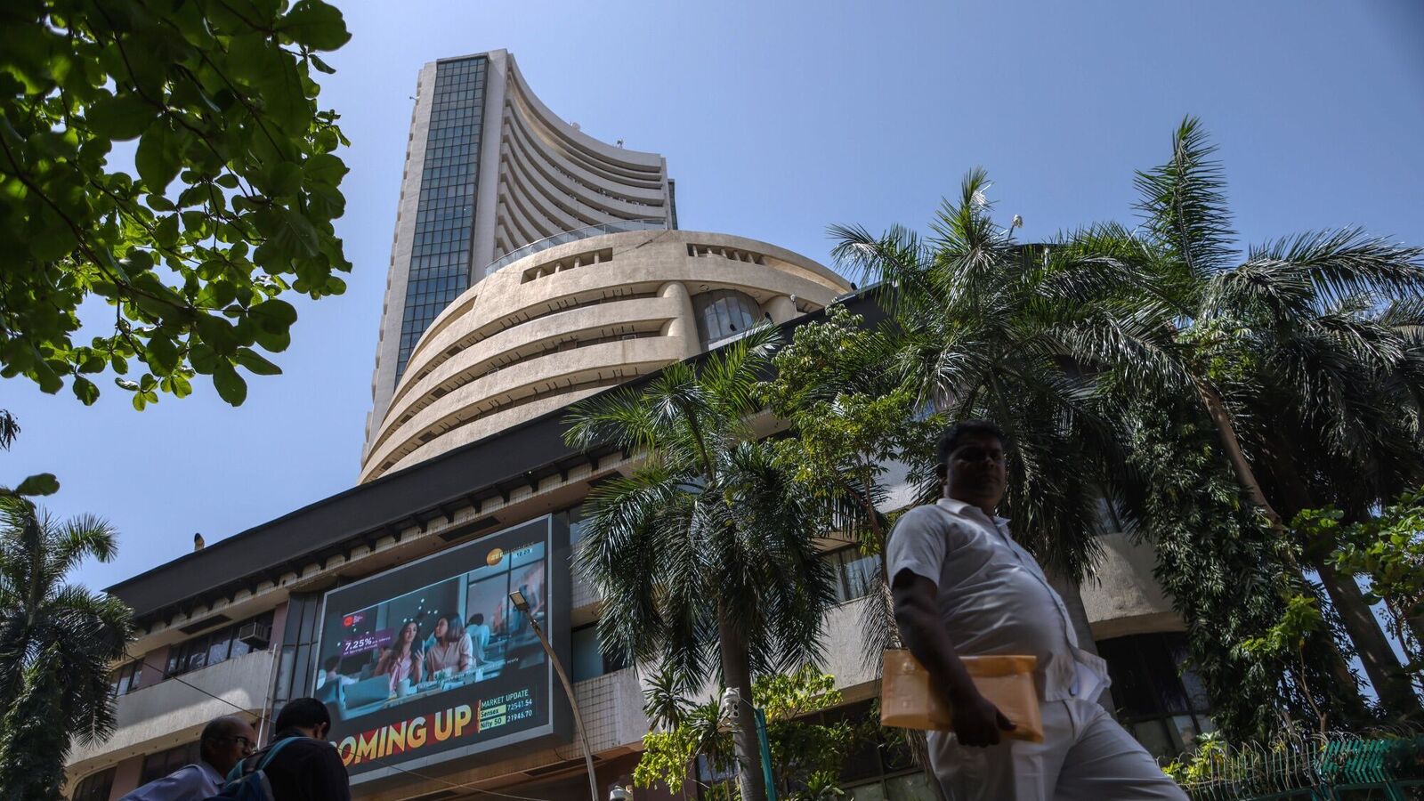 Market Momentum: 78 Stocks Reach 52-Week Highs While 63 Hit Lows as Bullish Trend Continues for Second Day