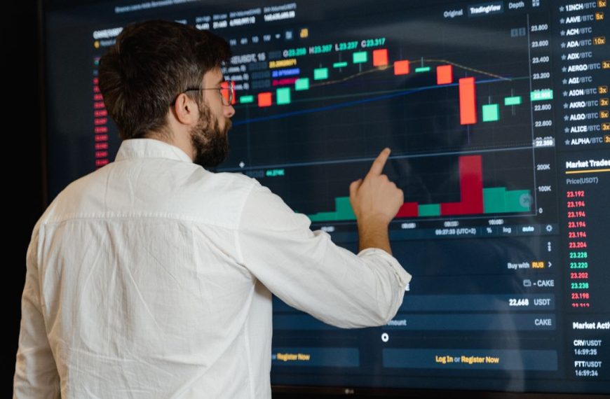 May 2025 Dividend Watchlist: Top 5 Must-Watch Stocks for Income Investors