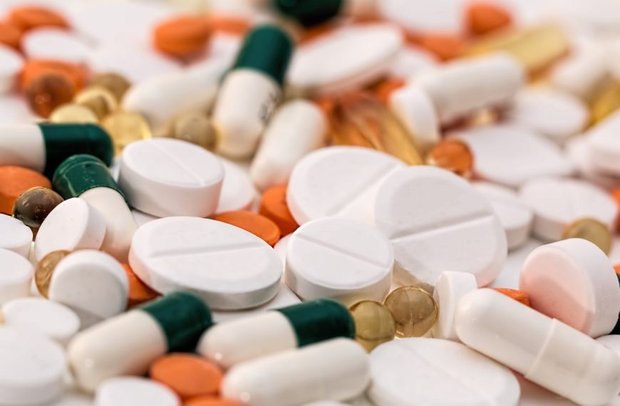 Pharma Stocks Plunge 2% Amidst 2,200-Point Sensex Surge: What's Behind the Disconnect?
