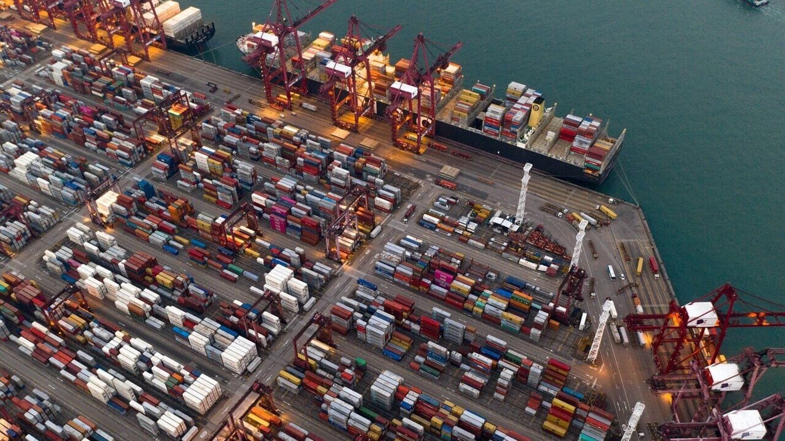 Record-Breaking FY25: Services Propel India's Exports to Historic $824.9 Billion High