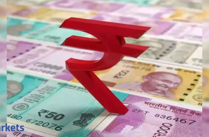 Rupee Surges Above 84 per Dollar for First Time Since October 2024: Analysts Shift to Bullish Sentiment