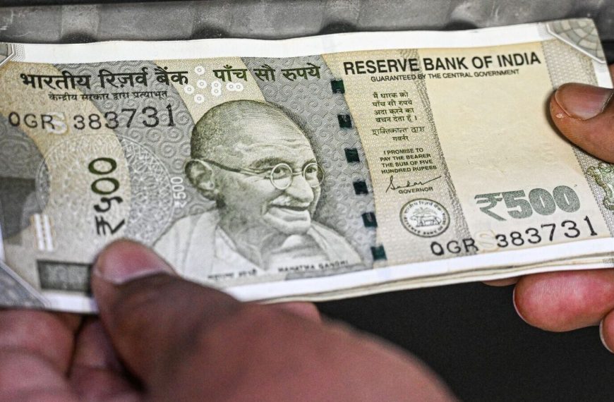 Rupee Surges Past 84/Dollar: Analysts Shift from Bearish to Bullish Outlook