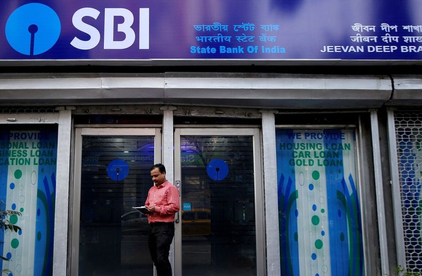 SBI Share Price Soars Ahead of Anticipated Q4 2025 Results: Is Now the Time to Invest Amidst Mixed Earnings Expectations?