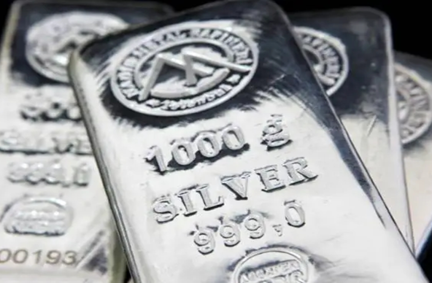 Silver Prices Struggle Despite Promising Start to 2025: Key Challenges Ahead