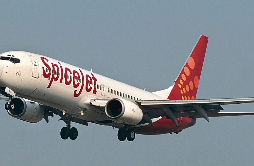 SpiceJet Soars: Inaugural Haj 2025 Flight from Gaya Announced Amidst Stock Challenges