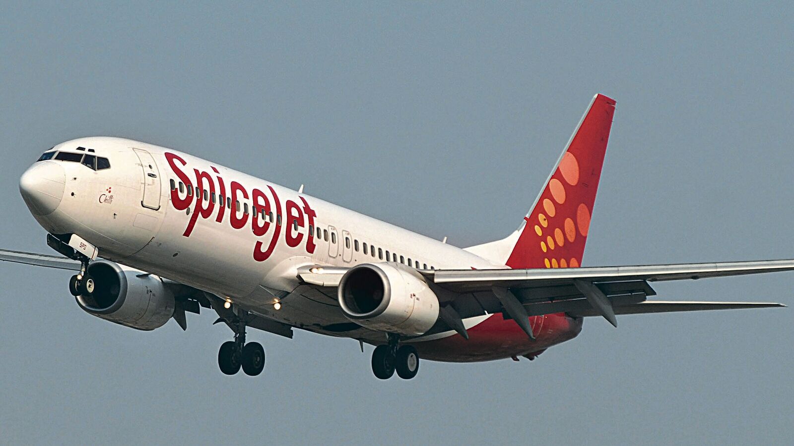SpiceJet Soars: Inaugural Haj 2025 Flight from Gaya Announced Amidst Stock Challenges