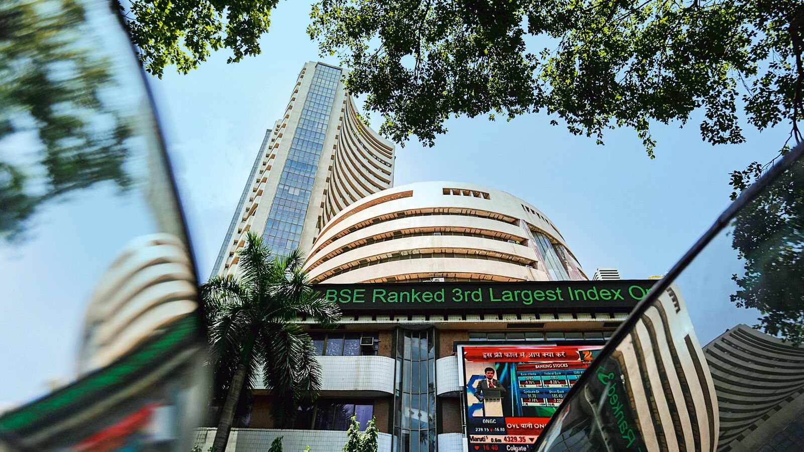 Stock Market Today: Nifty 50 & Sensex Climb Higher Despite Profit Booking, Marking Third Consecutive Week of Gains