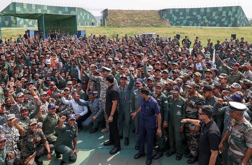 Surge in Defence Sector: Rs 86,000 Crore M-Cap Boost Amid India-Pakistan Tensions Post-Pahalgam Attack - Discover the Top Gainers!
