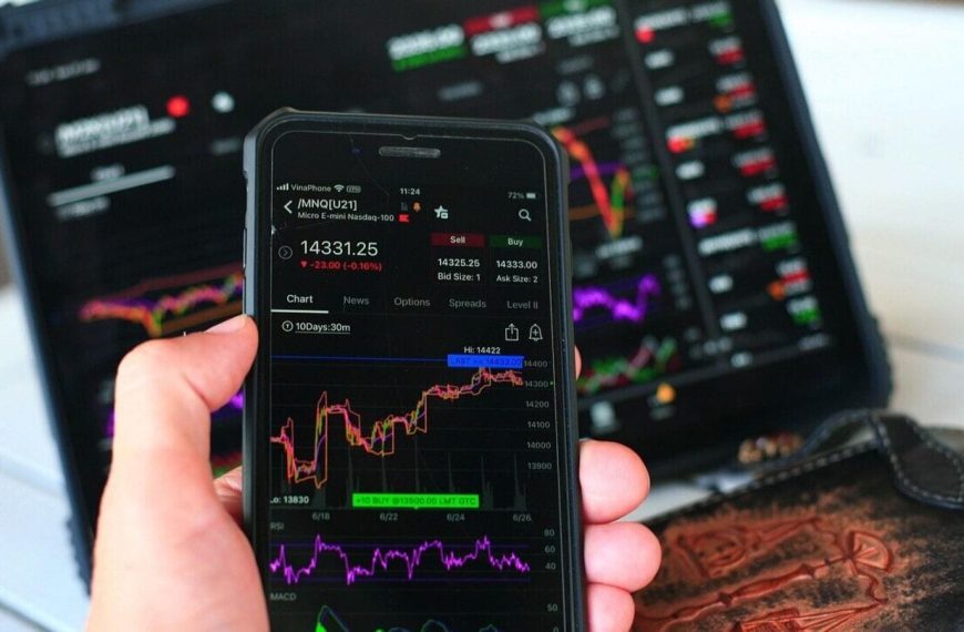 Surging Small-Cap Stock Soars 18% Post-Q4 Results: Is a 125% Dividend in Your Portfolio?
