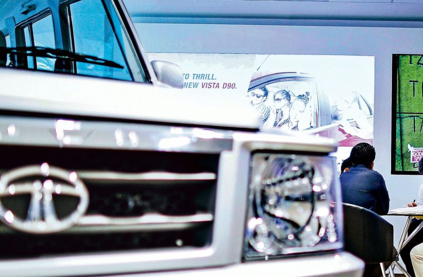 Tata Motors Stock Soars 4% Amid CV Business Demerger Progress and India-UK Free Trade Deal Developments