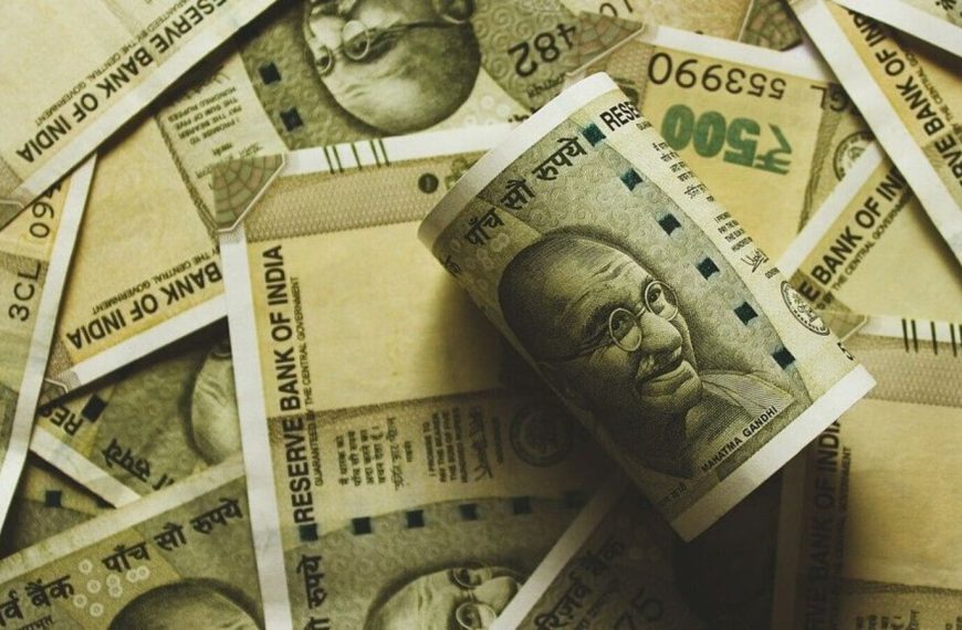 Top Dividend Stocks to Watch: Bajaj Finance, CRISIL, Varun Beverages & More Set to Go Ex-Dividend Next Week – Complete List Inside!