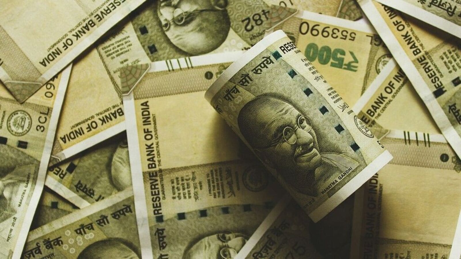 Top Dividend Stocks to Watch: Bajaj Finance, CRISIL, Varun Beverages & More Set to Go Ex-Dividend Next Week – Complete List Inside!