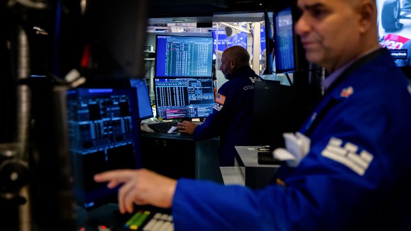 Trump's Trade War Sends US Stocks and Dollar Plummeting: Wall Street on Edge