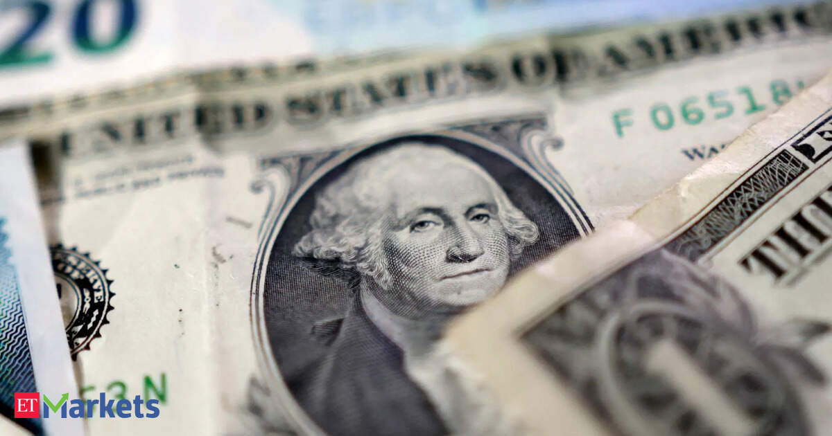 US Dollar Gains Strength as Fed Signals Patience on Rate Cuts