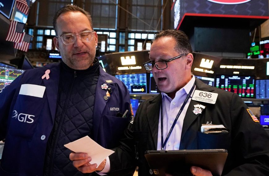 Wall Street Soars: Nasdaq Rises 1.76%, Dow Jones Up 1.5%, S&P 500 Gains 1.6% Fueled by Strong Jobs Data and Easing Trade Tensions